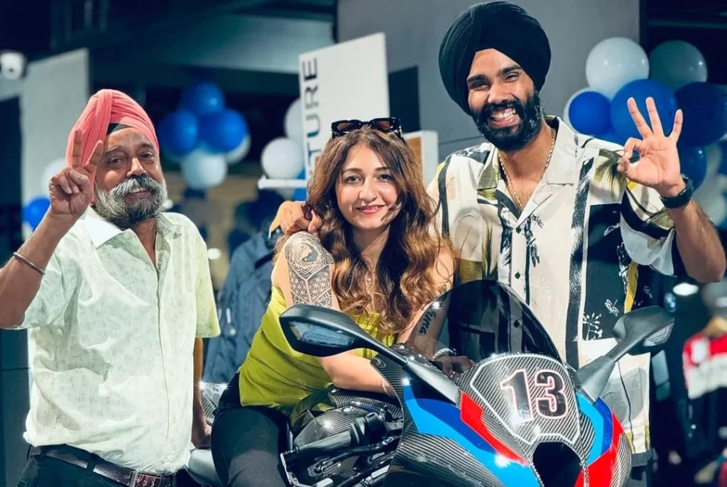 Jatt proabhjot with wife and father