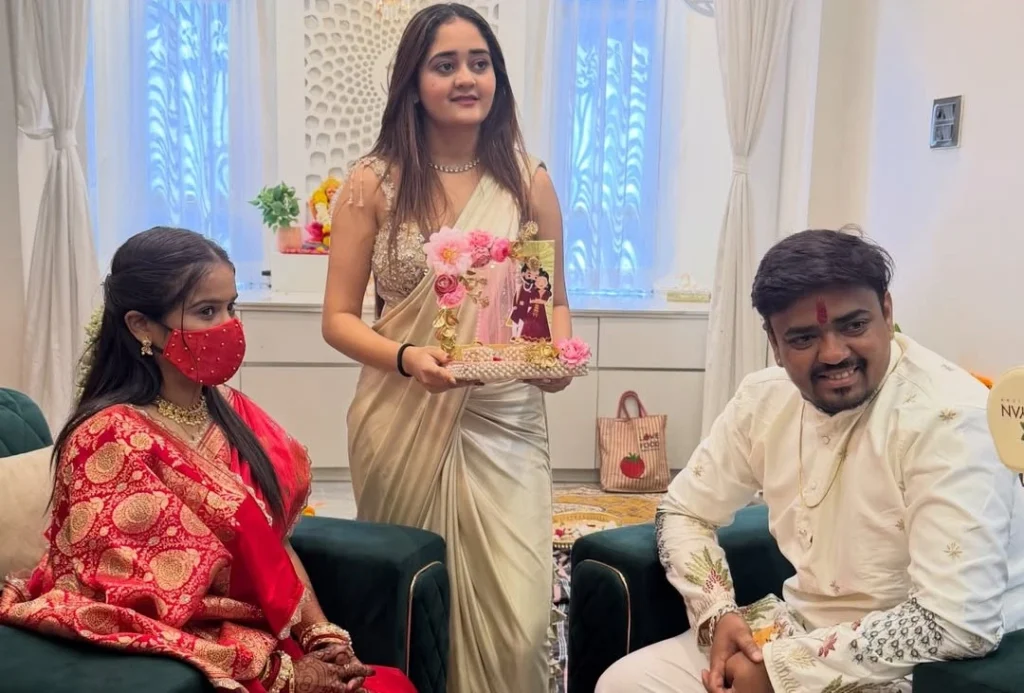 Mama Mami Ki Engagement of bindass kavya_