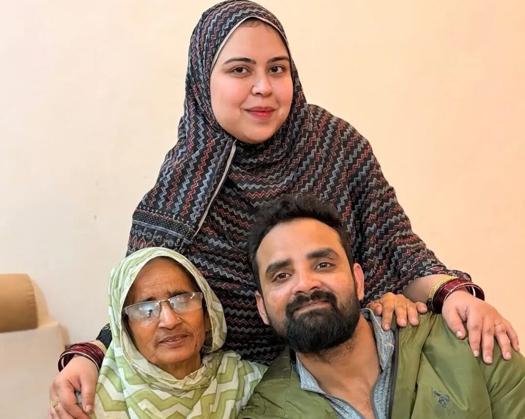 Saba Ibrahim Net Worth, Saba Ka Jahaan YouTube Income, Earnings, Address, Husband & Property Details (2026) 3 saba with motherinlaw and husband sunny